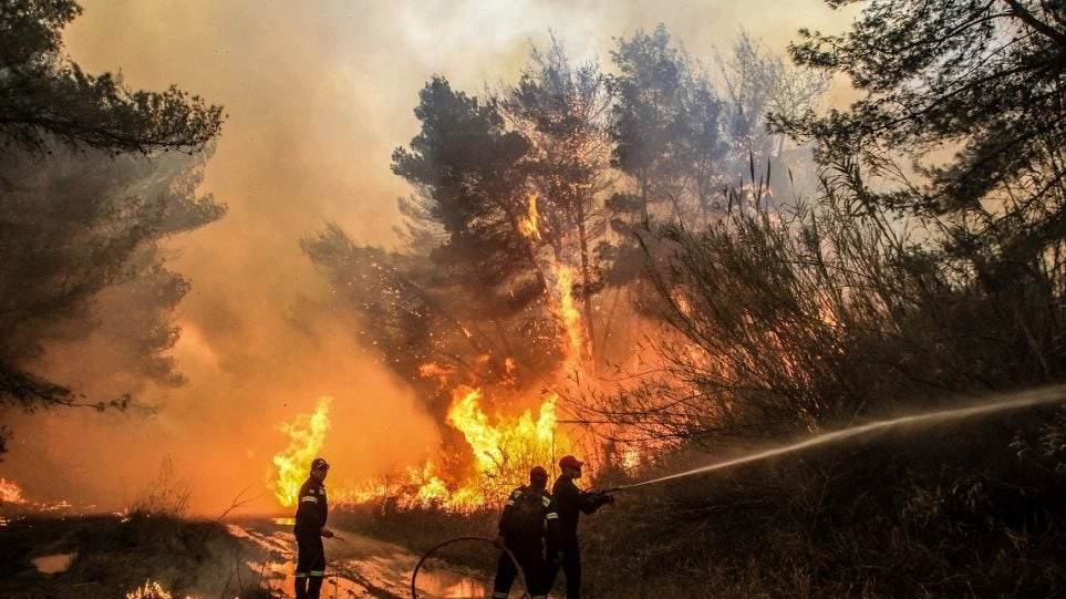 Φωτιά στην Κλάκοβα Μεγαλόπολης – Επιχειρούν πέντε αεροσκάφη